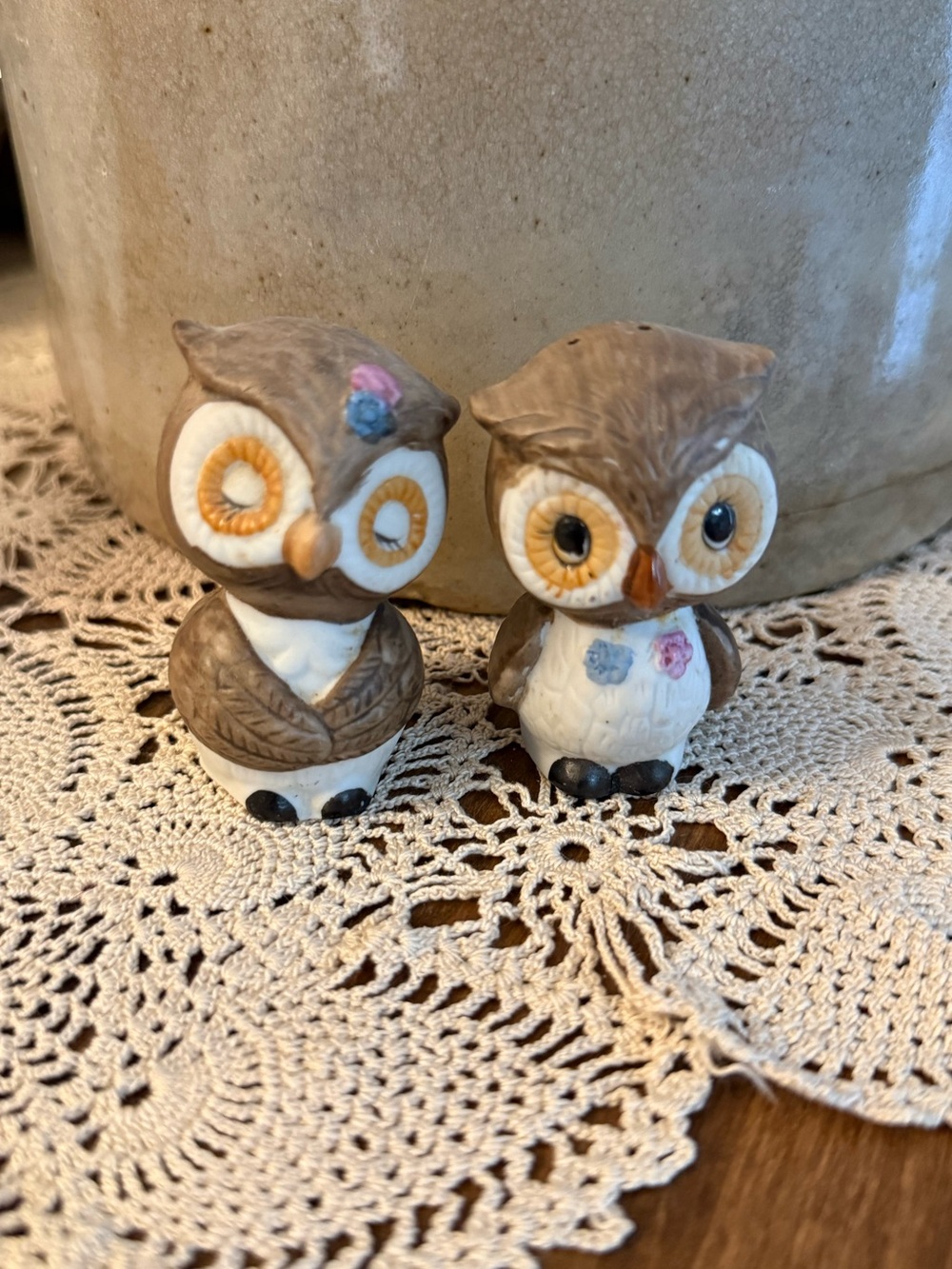 Vintage owl sweethearts ceramic salt and pepper shakers.